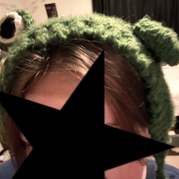 FROG HAT!! - Picture 3 of 3